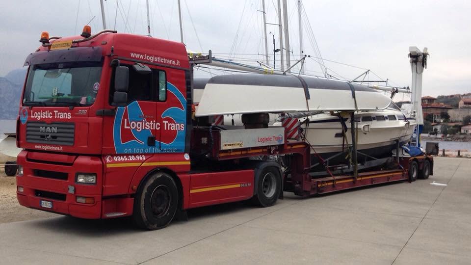Barca a vela consegnata in porto