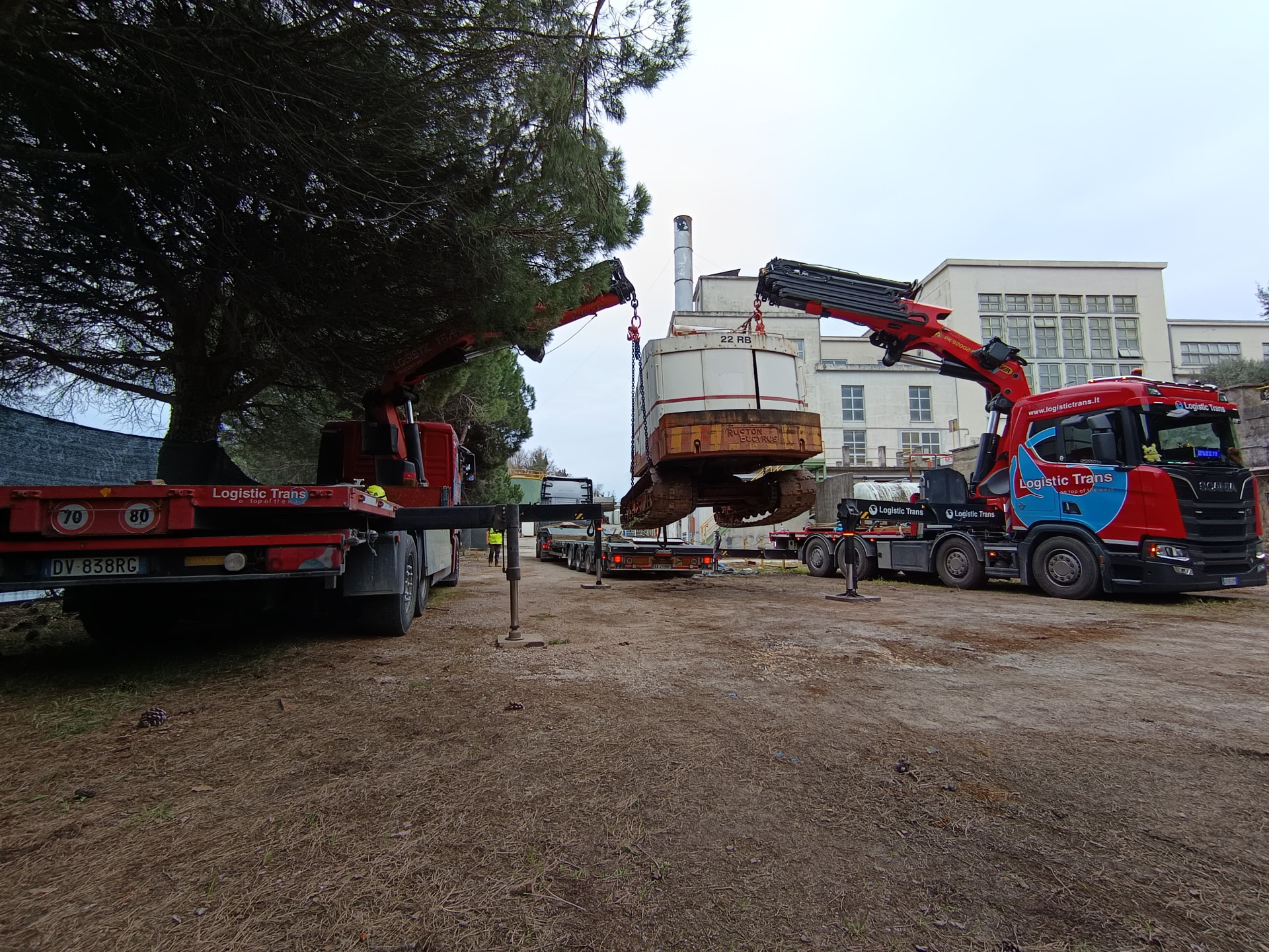 Sollevamento industriale con due gru